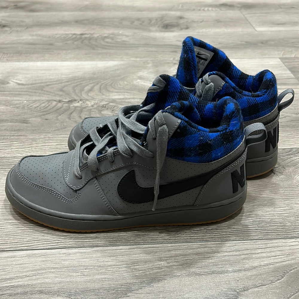 Nike sneakers boys 6.5Y/women’s 8. Grey w black and blue fleece plaid lining.